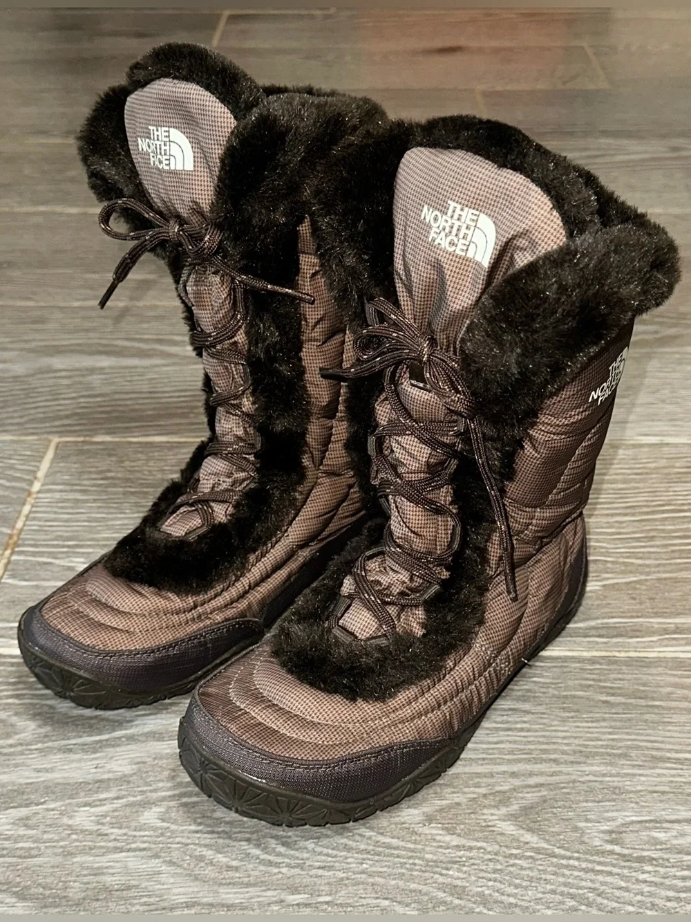 The North Face Women’s 7 Nuptse Goosedown Fur Snow Boots Brown Mid Calf Lace Up